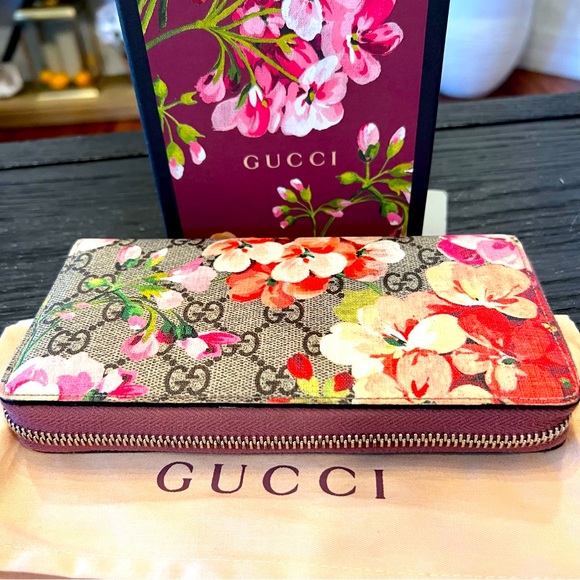 Gucci Handbags - GUCCI long wallet Blooms floral pattern round zipper Leather elegant